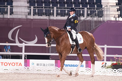 Katja Karjalainen ratsasti Tokion paralympialaisissa kaksi kuudetta sijaa.