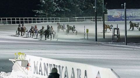 Vuosi sitten Rovaniemellä ravattiin joulukuun alussa jo näin talvisissa olosuhteissa.
