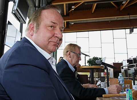 ”Puheenjohtajuus on ollut minulle toinen työ, ja se on vienyt paljon aikaa. Nyt liikenevän ajan käytän hevosten kanssa olemiseen ja treenaamiseen, kirjoittamiseen ja välillä myös lepäämiseen."