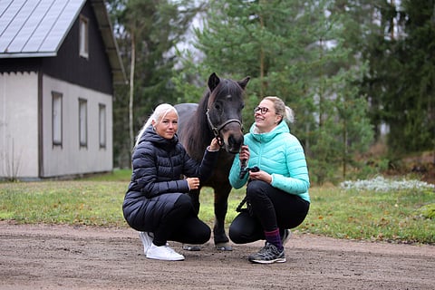 Hanna Rahikka ja Henna Koivisto tutustuivat Broängens Ghosakramaan jo lapsina.