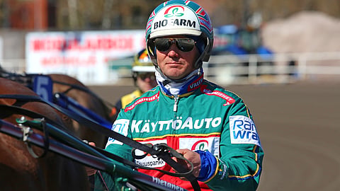 Hannu Hietanen ohjastaa Just Massivea.