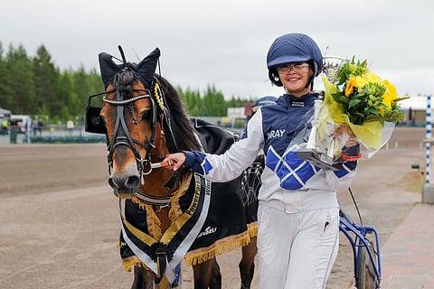 Maria Kiukas ajoi PM-pronssia Ekstrands Bärgarnilla. Kuvassa Kiukas ja Smedens Andiamo