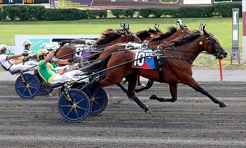 Kengätön Heaven Hanover voitti Hambletonian Oaksin kaulan mitalla ennen Bondia.