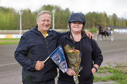 Harri Sulku on Takter Oy:n kautta vuoden 2008 Kriterium-kolmosen Suikun Rillan omistaja. Sen uran arvokkain voitto irtosi Vincennesin raviradalta kylmäverilähdössä vuonna 2012. Carun menestyksen myötä hän ja tytär Ilona Sulku ovat nousseet uudelleen ravinkansan tietoisuuteen. Ilonalla on myös verrattomat näytöt, sillä hänen SE-poninsa Mantella voitti vuoden 2009 A-ponien Kriteriumin.