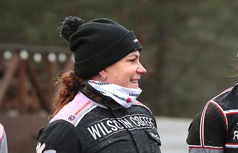 Miia Salminen valmistautuu ajotehtäväänsä Vincennesissä.