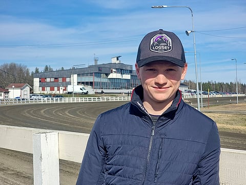 Jesper Östman pyrkii kesällä ohjastamaan mahdollisimman paljon kilpaa. Nuorukainen haluaa tehdä tulosta nopeasti.