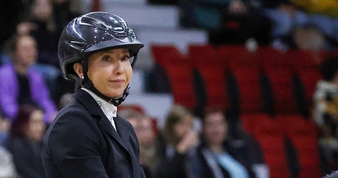Noora Pentti katsoo ratsastusurheilua vähän joka vinkkelistä.
