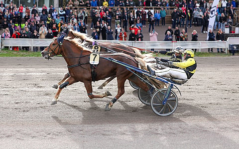 Camppari (7) piti Retostellan niukasti takanaan.