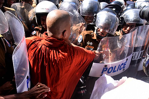 A monk protests outside Sri Lanka’s parliament against Ranil Wickremesinghe’s promise to implement the 13th Amendment in full. Political monks are not familiar or happy with the role of angry spectators in the country’s politics. Photo: IMAGO / Pacific Press Agency