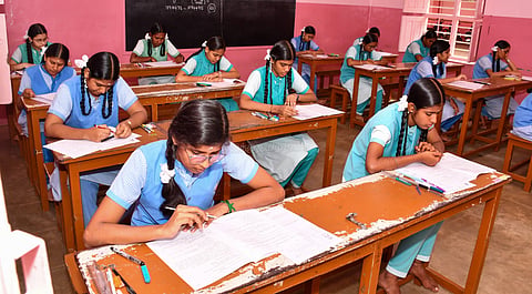 தமிழகத்தில் திட்டமிட்டபடி வெள்ளிக்கிழமை பிளஸ் 2 தேர்வு முடிவுகள் வெளியீடு