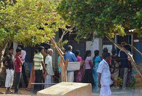 தமிழர்களுக்கு வாக்களிக்காதீர்: இலங்கையில் வீடுதோறும் வலியுறுத்தல்
