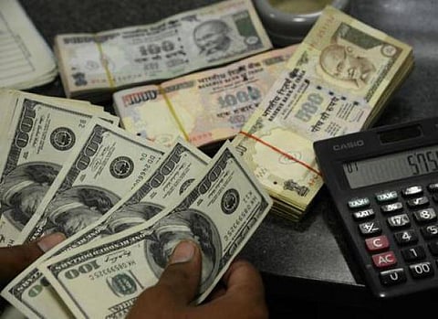 அமெரிக்க அரசின் நிலையால் தொடரும் ரூபாய் மதிப்பின் உயர்வு