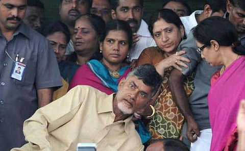 சந்திரபாபு நாயுடுவை அப்புறப்படுத்தியது டெல்லி போலீஸ்