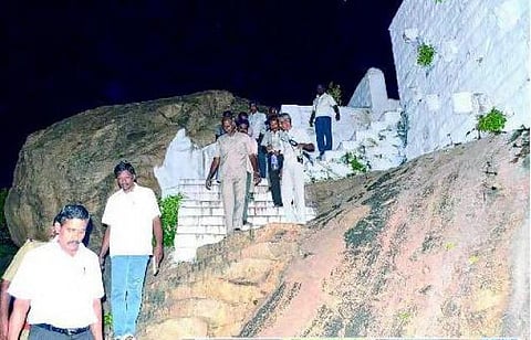 போலீஸ்காரர் வங்கிக் கணக்கில் தீவிரவாதிகள் செலுத்திய ரூ.25 ஆயிரம்!
