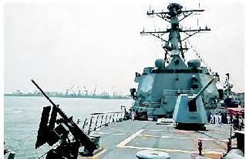 சென்னை அருகே நடுக்கடலில் இந்திய - அமெரிக்க கடற்படை கூட்டுப் பயிற்சி