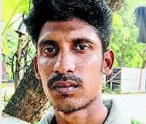 நாங்கள் அகதிகள்தான்... தீவிரவாதிகள் அல்ல...- வேலை மறுக்கப்படும் ஈழப் பட்டதாரி இளைஞர்கள்