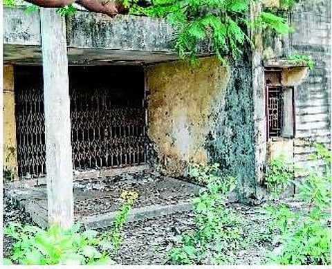 திருவள்ளூர்: 22 ஆண்டாக வீணாகும் வீட்டுவசதி வாரியக் கட்டிடங்கள்