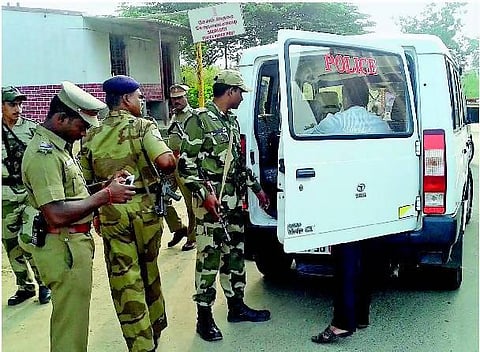 ஏற்காடு தொகுதியில் தேர்தல் அதிகாரிகள் கெடுபிடி