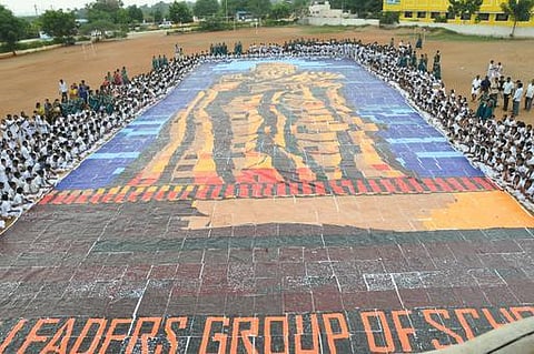 மதுரை: 140 அடி நீளம், 50 அடி அகலத்தில் பிரம்மாண்ட வள்ளுவர்
