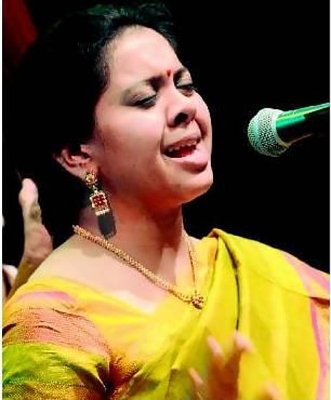 கச்சேரி பார்வை : ஷ்ரத்தா மோஹன் நிரவலின் சுகம்