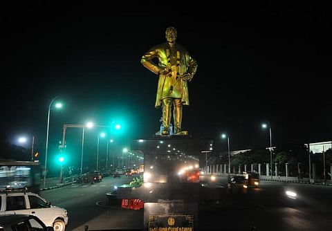 சிவாஜி சிலையை அகற்றக் கோரும் வழக்கில் தீர்ப்பு தள்ளி வைப்பு