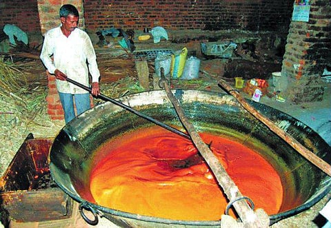 நாமக்கல்: நெருங்குது பொங்கல், வெல்லம் தயாரிப்பு தீவிரம்