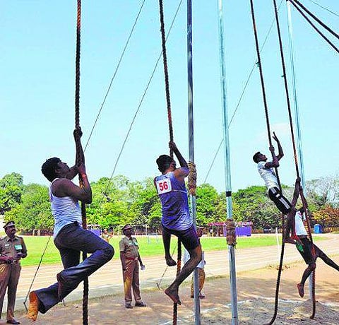 மதுரை: உடல் தகுதியில் 1007-க்கு 363 பேர் மட்டுமே தேர்வு