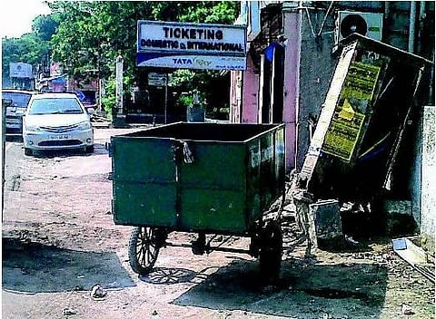 சென்னை: உயிரோடு விளையாடும் தெருவோர மின் இணைப்புப் பெட்டிகள்