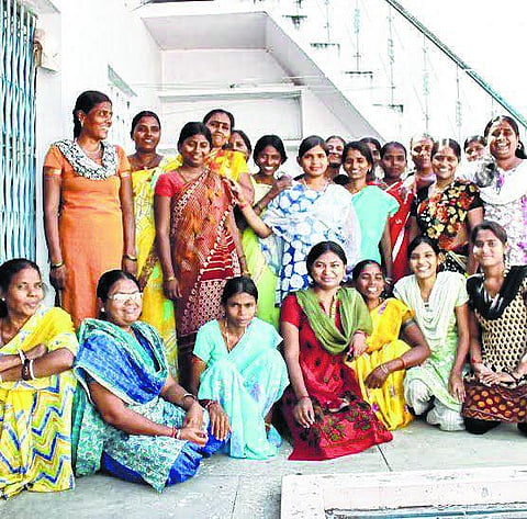 பெண்கள் உருவாக்கிய பேரலை