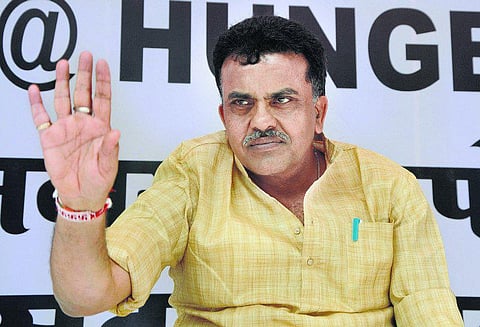 ‘மின் கட்டணத்தை குறைக்காவிட்டால் தீக்குளிப்பேன்’: காங்கிரஸ் எம்.பி எச்சரிக்கை