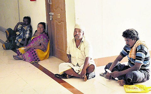 திருச்சி: அலட்சிய அதிகாரிகள்; அலைக்கழிக்கப்படும் அப்பாவி நரிக்குறவர்கள்