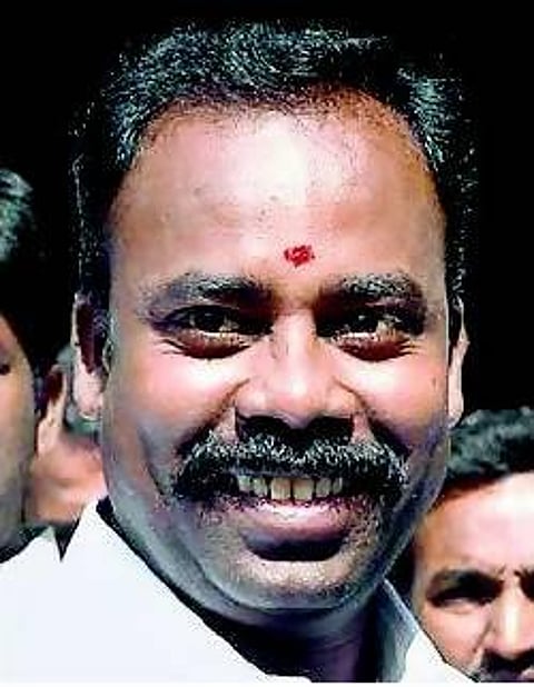 மு.க.அழகிரியின் ஆதரவாளர் வீட்டில் துப்பாக்கி, ஆயுதங்கள் பறிமுதல்