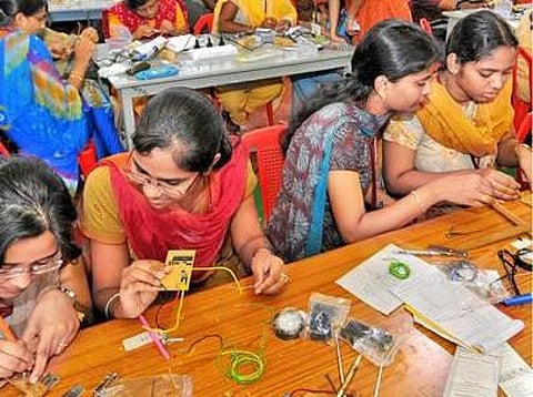 எலக்ட்ரிக்கல் & எலக்ட்ரானிக்ஸ் பட்டமேற்படிப்பால் சாதிக்கலாம்