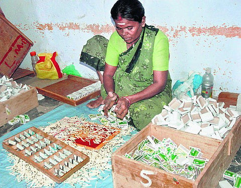 கோவில்பட்டி: வடக்கில் பற்றிக்கொண்ட தீப்பெட்டித் தொழில்: மத்திய பட்ஜெட்டில் ஏமாற்றம்; சிறு உற்பத்தியாளர்கள் அச்சம்
