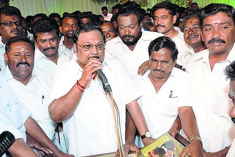 கட்சிக்கு உழைப்போரை நீக்கினால் தேர்தலை எப்படி சந்திக்க முடியும்?- மு.க அழகிரி கேள்வி