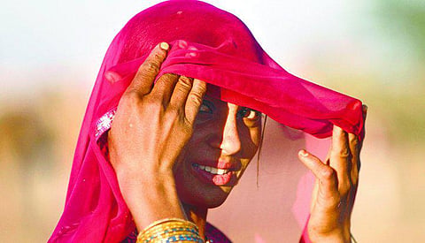 வீடு, புற வெளி, பெண் அடையாளம்