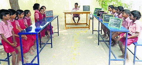 நாமக்கல்: மாதிரி சட்டசபை நடத்தி அசத்தும் அரசு பள்ளி மாணவர்கள் மாத இதழ் நடத்தி சந்தா வசூலிப்பு; தனியார், பிற அரசு பள்ளிகள் வியப்பு