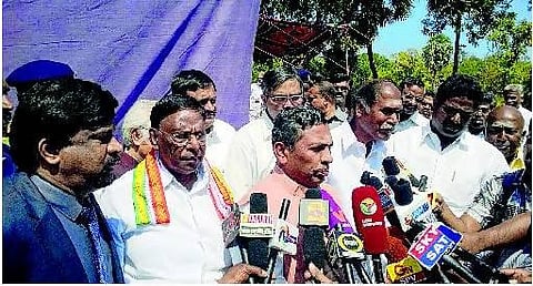 ரூ.100 கோடியில் தொழில்நுட்ப மையம் அடிக்கல்: ஒரே மேடையில் முதல்வர், ஆளுநர், நாராயணசாமி