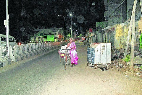 பெண்களுக்கு இரவு சொந்தமில்லையா?