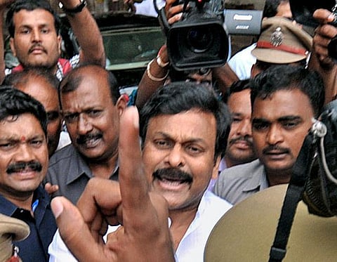 சீமாந்திராவில் காங்கிரஸ் பஸ் யாத்திரை: சிரஞ்சீவி