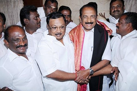 எனக்குப் பிடித்த பாடல் அது உனக்கும் பிடிக்குமே...!- மு.க.அழகிரியிடம் வைகோ உருக்கம்