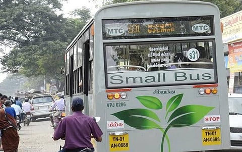 சிறிய பஸ்களில் இலை சின்னங்களை மறைக்க இன்றுமுதல் நடவடிக்கை: பிரவீன்குமார்