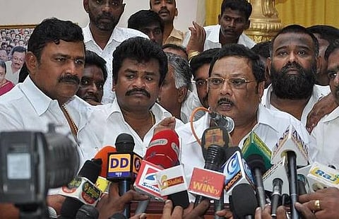 ஸ்டாலினை வீழ்த்த ஜெயலலிதாவையும் சந்திப்பார் அழகிரி: இன்னமும் ஆர்ப்பரிக்கும் அழகிரி ஆதரவாளர்கள்