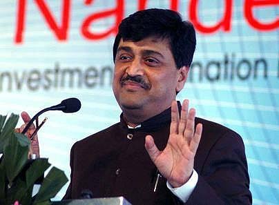 ஆதர்ஷ் ஊழல் புகாரில் சிக்கிய அசோக் சவாண் வேட்பு மனு தாக்கல்