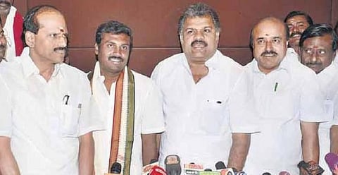 காங்கிரஸாருக்கு ஜி.கே.வாசன் கண்டனம்: ஒரே தொகுதிக்குள் பிரச்சாரம் செய்பவர்களுக்கும் ‘குட்டு’