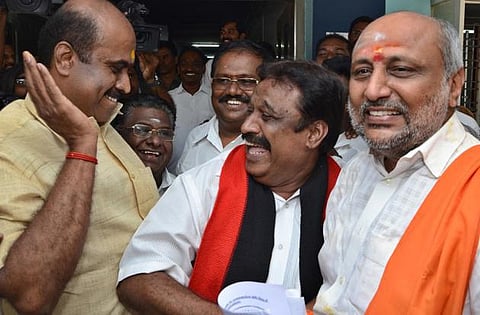 கோவையில் வெற்றிக் கொடி நாட்ட முனையும் 3 கட்சிகள்