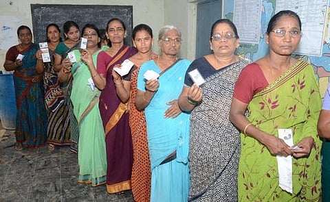 89 மக்களவைத் தொகுதிகளில் வாக்குப்பதிவு தொடங்கியது: தெலங்கானா சட்டமன்றத்துக்கும் தேர்தல்