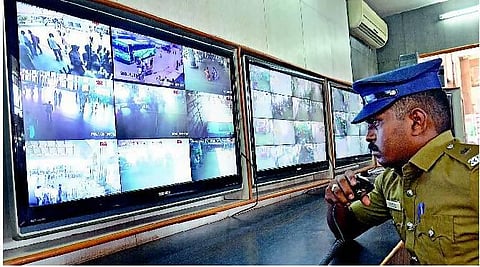 தீவிரவாதிகளின் ஊடுருவலைத் தடுக்க முக்கிய ரயில் நிலையங்களில் கமாண்டோ வீரர்கள்: சென்னை ரயில்வே கோட்ட முதுநிலை பாதுகாப்பு ஆணையர் காந்தி தகவல்