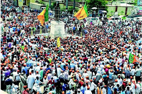 தேர்தல் ஆணையத்தை எதிர்த்து பாஜகவினர் ஆர்ப்பாட்டம்: மோடி கூட்டத்துக்கு அனுமதி மறுத்ததால் வாரணாசி, டெல்லியில் திரண்டனர்