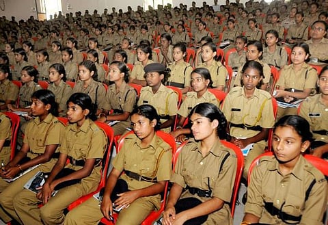 காவல்துறையில் நேரடி உதவியாளர் பணி வயது வரம்பு கட்டுப்பாடு; புதிய நிபந்தனை - இடஒதுக்கீட்டு பிரிவினருக்கு பாதிப்பு